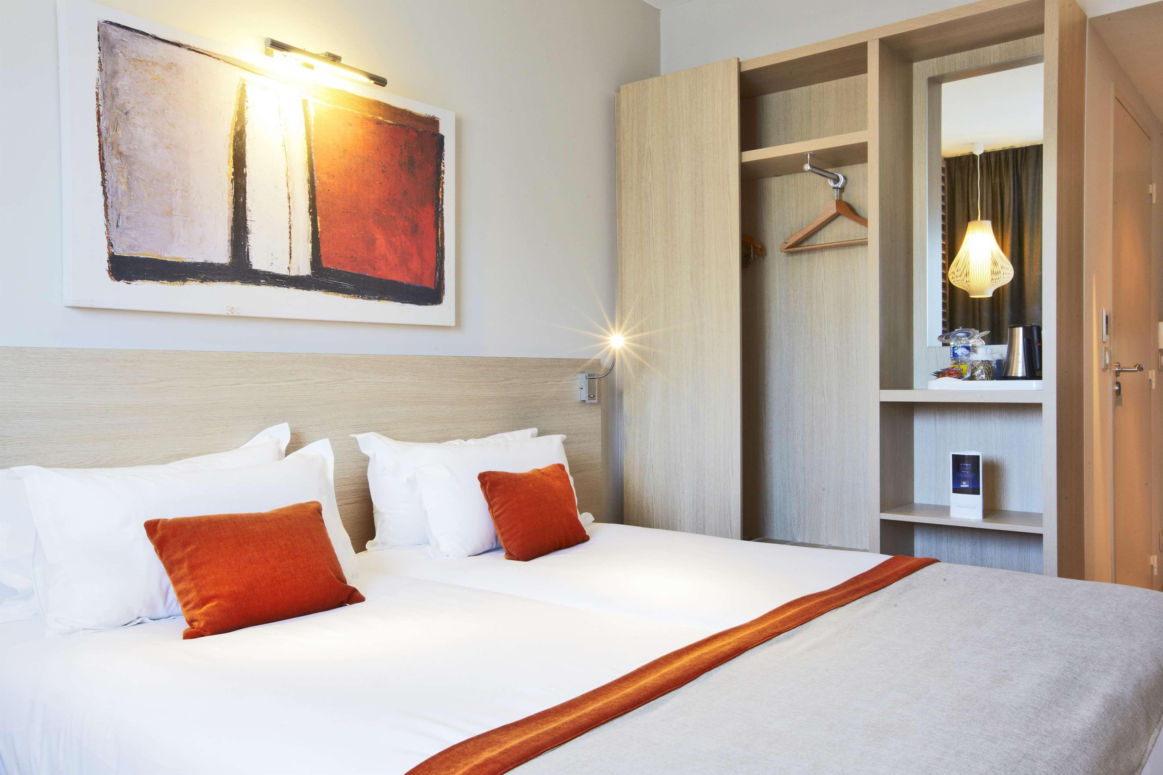 คิริแอด เพรสทีจ แวนเนอ เซ็นเตอร์ - ปาเล เด อาร์ตส Hotel วานส์ ภายนอก รูปภาพ