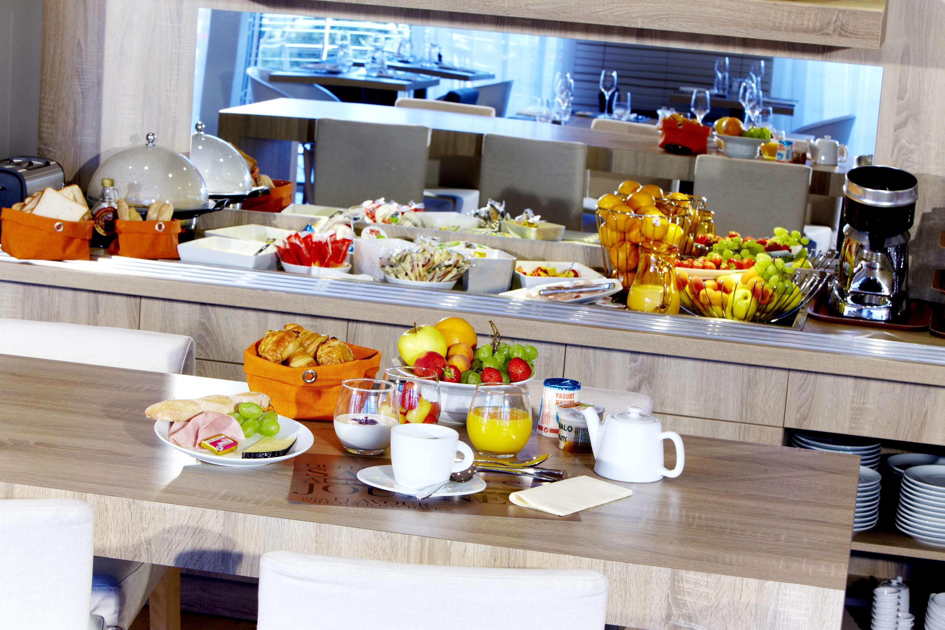 คิริแอด เพรสทีจ แวนเนอ เซ็นเตอร์ - ปาเล เด อาร์ตส Hotel วานส์ ภายนอก รูปภาพ
